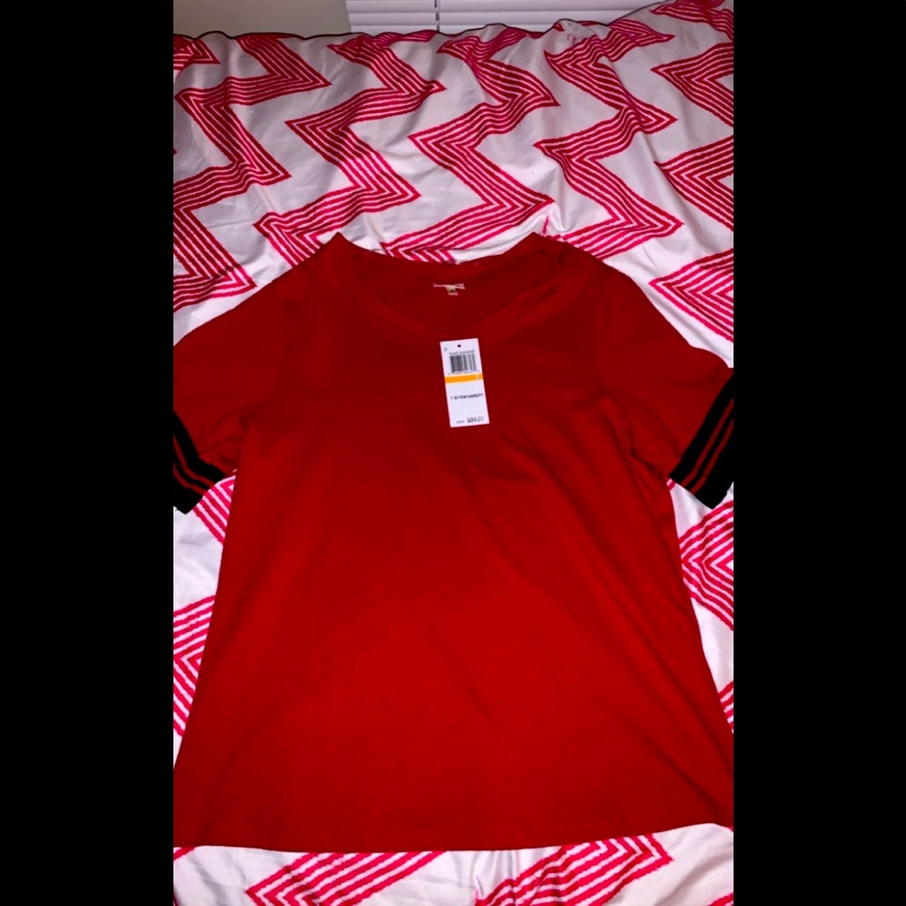Red fem varsity T-shirt